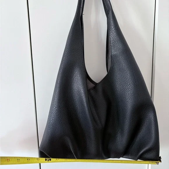 Black vegan leather bag with small zip pouch - Picture 3 of 5